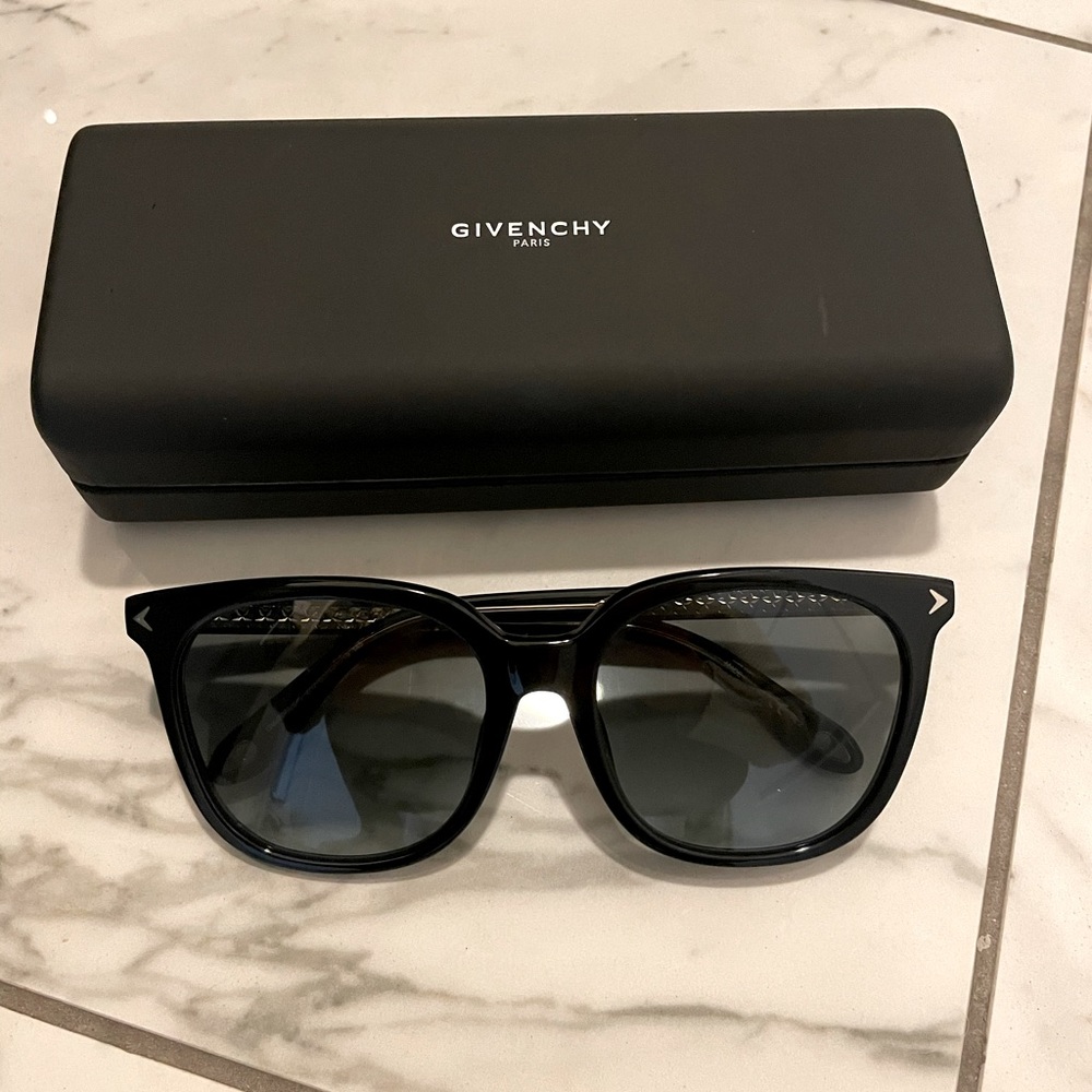 Givenchy 7085/F/S Sunglasses